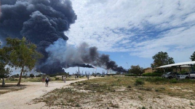 Ledakan terjadi di kilang minyak Iran di Pulau Lavan