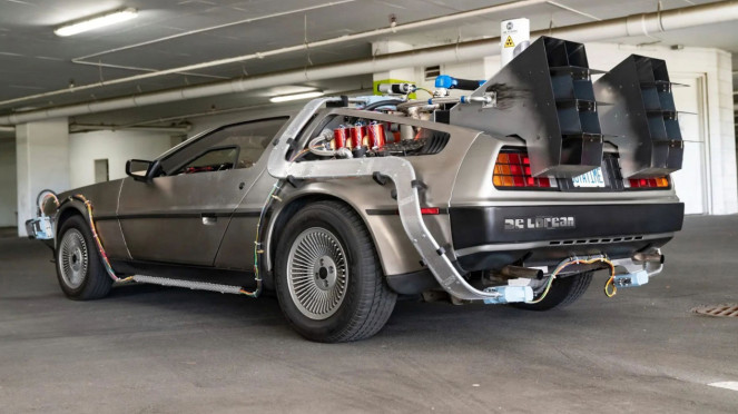 DeLorean DMC-12