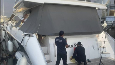 Kapal Yacht Disegel Bea Cukai Kanwil Jakarta
