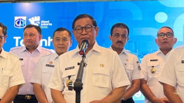Gubernur DKI Jakarta, Pramono Anung (tengah)