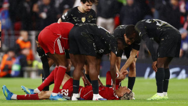 Cedera Parah Hugo Ekitike saat melawan PSG