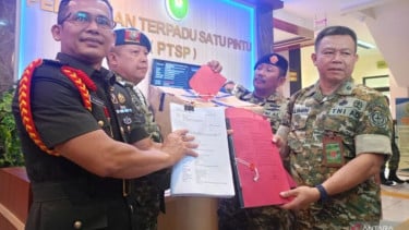 Oditurat Militer II-07 Jakarta menyerahkan berkas perkara Andrie Yunus ke Pengadilan Militer II-08