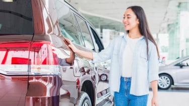 Ilustrasi beli mobil baru