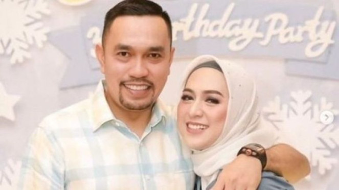 Ahmad Sahroni dan Istrinya