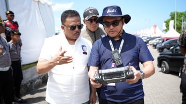 Kakorlantas Polri Irjen Agus Suryonugroho (kiri)