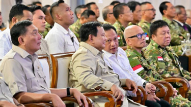Mendagri Tito Karnavian (Tengah).
