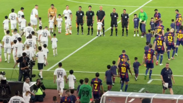 Pertandingan Barca Legends vs DRX World Legends di SUGBK, 5. Dibantai 3 Gol Tanpa Balas! Rivaldo Jadi Bintang, Barca Legends Tekuk DRX di GBK, 4. Final Kepagian di Etihad: Ambisi Manchester City Pangkas Jarak dan Misi Balas Dendam Arsenal, 3. Menteri Hukum Supratman Kebut RUU Kewarganegaraan demi Lindungi Pemain Naturalisasi, 2. Shin Tae-yong: VO2 Max Pemain Timnas Indonesia di Bawah 30, 1. Momen Haru Ronaldo ke Indonesia, Datang Pertama sebagai Remaja Kembali Jadi Legenda Dunia