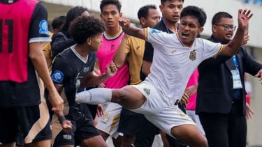 Tendangan kung fu pemain Bhayangkara U-20