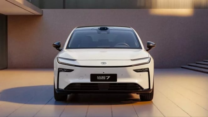 Mobil Sedan Listrik Toyota bZ7