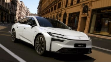 Mobil Sedan Listrik Toyota bZ7