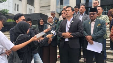 Ketua Umum PBB hasil Muktamar VI Bali, Gugum Ridho Putra (kedua kanan)