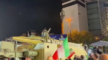 IRGC memamerkan rudal di beberapa kota termasuk Teheran, jelang berakhirnya gencatan senjata Iran-AS