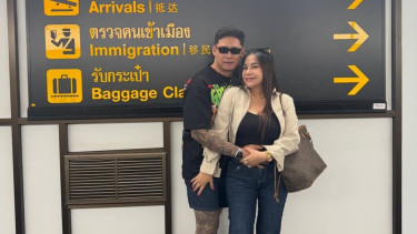 Anisa Bahar dan Suaminya