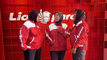 Kurir Perempuan, Lion Parcel