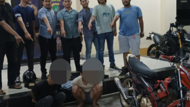 Dua pelaku jambret telepon genggam milik warga negara asing (WNA) asal Jerman ditangkap oleh Polres Metro Jakarta Pusat