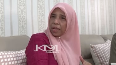 Atun Syamsiah, Guru PKN di SMAN 1 Purwakarta yang diacungi jari tengah oleh murid-muridnya