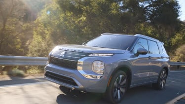 Mobil Mitsubishi Outlander Hybrid 2026
