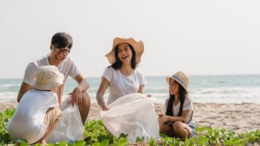 Ilustrasi liburan keluarga, Lonjakan Wisatawan Diprediksi Terjadi Selama Liburan, Pengelola Diminta Pastikan Fasilitas Berfungsi Optimal, Kemenpar Siapkan Pelatihan Keselamatan Wisata, Waterbom Bali Siapkan Strategi Hadapi Musim Ramai