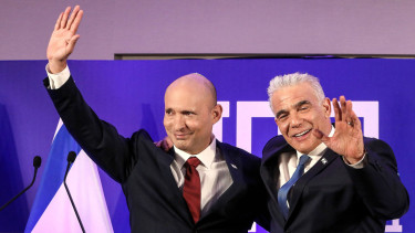 Dua mantan PM Israel Naftali Bennett dan Yair Lapid bersatu gulingkan Netanyahu