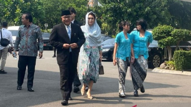 Mohammad Jumhur Hidayat datang ke kompleks Istana Kepresidenan Jakarta