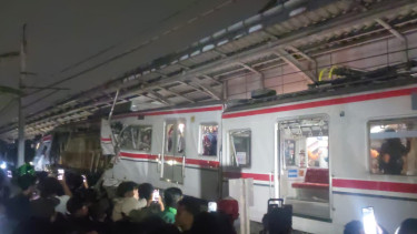 Kecelakaan maut tabrakan Kereta Rel Listrik (KRL) dengan Kereta Jarak Jauh Argo Bromo Anggrek