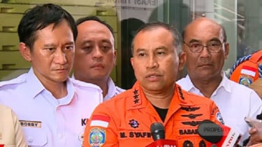 Kabasarnas Marsekal Madya TNI Mohammad Syafii di Stasiun Bekasi Timur