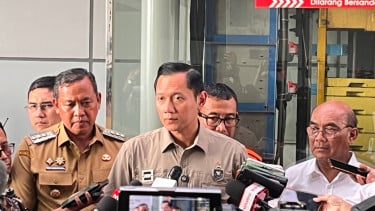 Menko Bidang Infrastruktur dan Pembangunan Kewilayahan Agus Harimurti Yudhoyono (AHY) di Stasiun Bekasi Timur