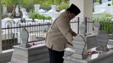 Presiden Prabowo Subianto ziarah makam kakeknya Raden Margono di Banyumas
