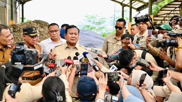 Presiden RI Prabowo Subianto saat meninjau TPST BLE