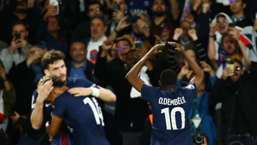 Pemain PSG merayakan gol ke gawang Bayern