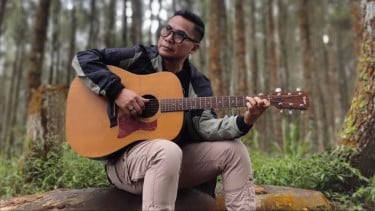 Penyanyi solo, Ady.