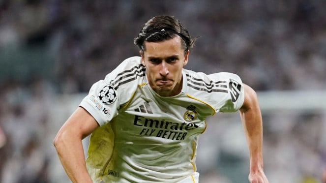 Bek Real Madrid, Alvaro Carreras, 1. Brandon Petersen (Afrika Selatan), 2. Jeremie Frimpong (Belanda), 3. Harry Maguire (Inggris), 4. Dean Huijsen (Spanyol), 5. Alvaro Carreras (Spanyol), 6. Adam Wharton (Inggris), 7. Eduardo Camavinga (Prancis), 8. Mateus Fernandes (Portugal), 9. Karim Adeyemi (Jerman), 10. Joao Pedro (Brasil), 11. Mika Godts (Belgia)