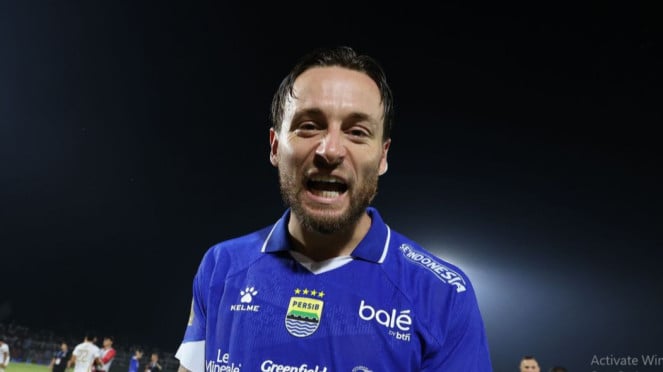 Pemain Persib Bandung, Marc Klok, 1. Sempat Tembus Seleksi AC Milan, Pemuda Manokwari Pilih Jadi Prajurit TNI, 2. Shin Tae-yong Ungkap Kelemahan Pemain Muda Indonesia, Sebut Ada Masalah di Mental dan Fisik, 3. Ngeri! Penyerang Timnas Irak Aymen Hussein Disebut Bakal Gabung Persib Musim Depan, 4. Marc Klok Bantah Tuduhan Rasis dari Bhayangkara: Saya Bilang Back, Bukan Black, 5. Tolak Salaman dengan Israel, Presiden Federasi Palestina Semprot Gianni Infantino: Anda Tak Tahu Penderitaan Kami