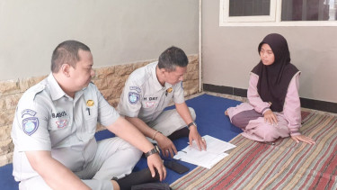 Jasa Raharja menyerahkan santunan buat korban kecelakaan kereta di Bekasi Timur