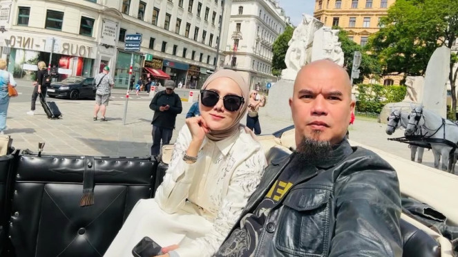Mulan Jameela dan Ahmad Dhani.