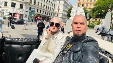 Mulan Jameela dan Ahmad Dhani.