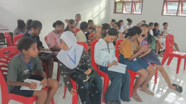Program pelatihan bahasa inggris bertajuk 'Doom Tra Kosong' di Papua Barat Daya