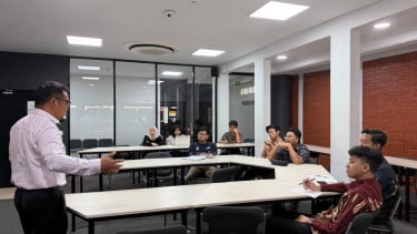 PLN mengajar.