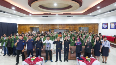 Momen kunjungan mahasiswa UPN ke Bea Cukai Tanjung Priok