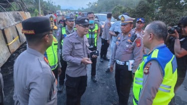 Olah TKP kecelakaan maut bus ALS dan truk tangki BBM di Jalan Lintas Sumatera (Jalinsum)