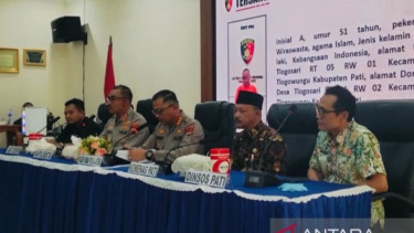 Kepala Kantor Kementerian Agama Pati Ahmad Syaiku (dua dari kanan)