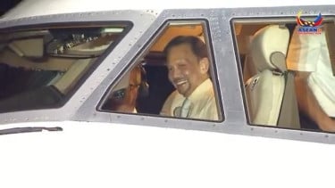 Sultan Brunei Hasanal Bolkiah terbangkan sendiri pesawat ke KTT ASEAN 2026  di Cebu Filipina