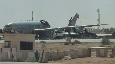 Pesawat Boeing E-3 Sentry AWACS militer AS rusak parah imbas serangan Iran di Pangkalan Udara Prince Sultan Arab Saudi