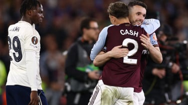 Pemain Aston Villa rayakan gol