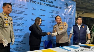 Konferensi pers Polsek Kebayoran Baru, Jakarta Selatan terkait penadah 225 ponsel hasil curian