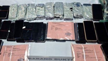 Polisi mengamankan barang bukti 225 ponsel hasil curian
