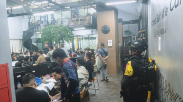 Penggrebekan Sebuah Gedung di Hayam Wuruk
