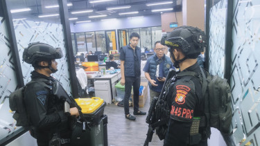 Penggrebekan Sebuah Gedung di Hayam Wuruk
