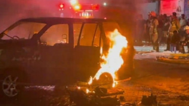 Minibus B 1342 CKV terbakar di Kembangan Raya, Jakbar