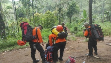 Tim SAR gabungan saat melakukan pencarian terhadap mahasiswi ITB yang hilang di Gunung Puntang